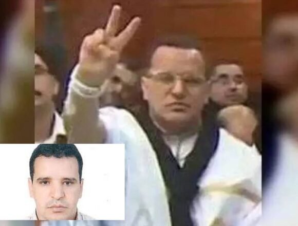 Preso político saharaui en la prisión de Tiflet 2 denunciando violaciones de derechos humanos