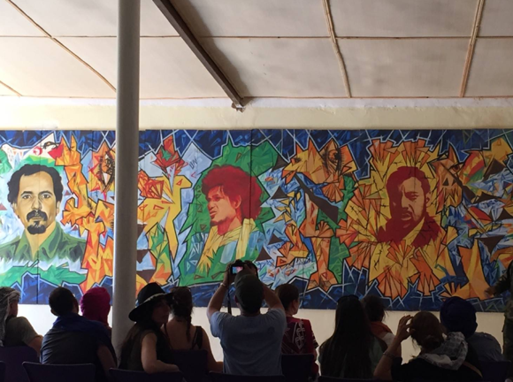 Mural con líderes históricos del pueblo saharaui y del Frente Polisario, símbolo de la construcción política de la República Saharaui