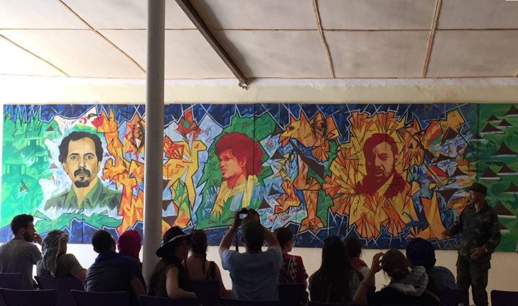 “Historia y líderes de la República Saharaui” Mural con líderes históricos del pueblo saharaui y del Frente Polisario, símbolo de la construcción política de la República Saharaui