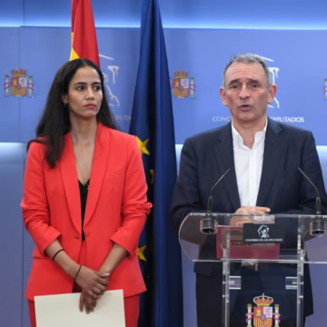 sumarnaama Sumar lleva al Congreso la exigencia de liberar a Naâma Asfari y a los presos políticos saharauis
